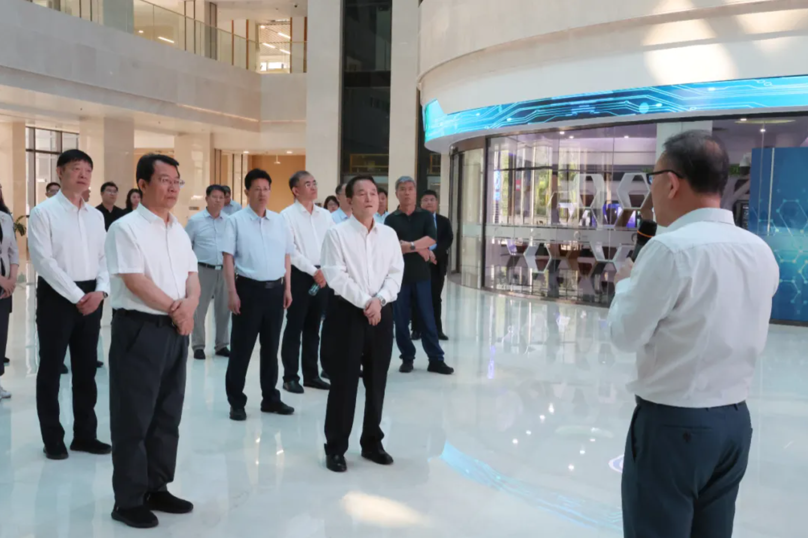 市政协组织住津全国政协委员考察调研